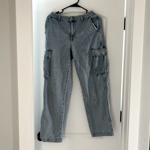 Madewell Denim - Super cute cargo jeans from Madewell they have a super nice material as well